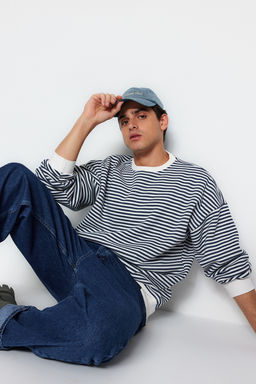 TRENDYOL MAN Siyah Oversize/Genis Kesim Cizgili Ici Polar/S?cak Tutan Sweatshirt TMNAW24SW00065 - Trendyolmilla фото 24