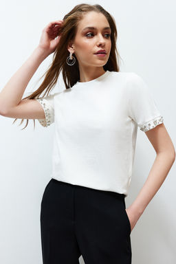 Beyaz Inci Detayl? Regular/Normal Kal?p Orme T-Shirt TWOSS24TS00070