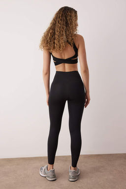 Siyah Mat Gorunumlu Toparlay?c? Spor Tayt THMAW26TY00019 - Trendyolmilla фото 5