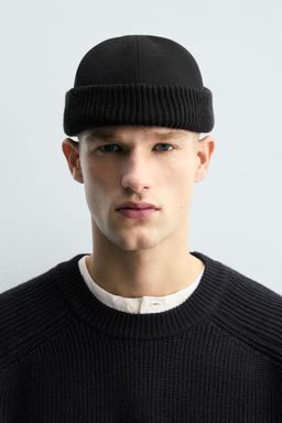 CONTRAST SHORT BEANIE