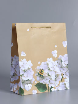 Пакет подарочный ламинированный «Пчёлка на гортензии», бежевый, 26×12×32 см