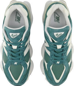 Кроссовки взрослые