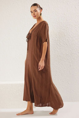 Kahverengi Dokuma Baglama Detayl? Maxi Plaj Elbise TBESS25EL00022 - Trendyolmilla фото 2