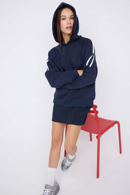 Teen Lacivert Kapusonlu ve Biye Detayl? Oversize/Genis Kal?p Orme Sweatshirt TWOAW26SW00107