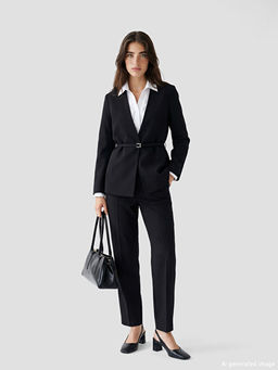 V Yaka Kemerli Kad?n Blazer Ceket