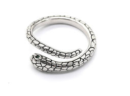 Кольцо Змейка серебристое Радуга камня