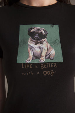 TRENDYOLMILLA Siyah Fiyonk Detayl? Bask?l? Fitted/Vucuda Oturan Orme T-Shirt TWOSS25TS00113  фото 3