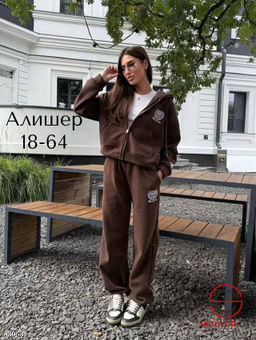 Костюм на весну спортивный