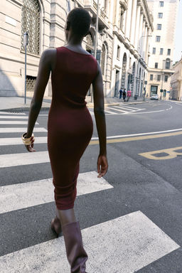 KNIT DRESS WITH CUT-OUT AND METAL DETAIL - Zara фото 4
