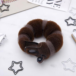 Цена за 12 шт. Валик с креплением и резинкой для создания пучка, 5×22.5 см, коричневый