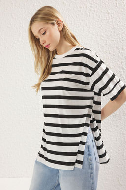 Siyah Cizgili Duble Kol Asimetrik Boyfriend Orme T-Shirt TWOSS20TS0828