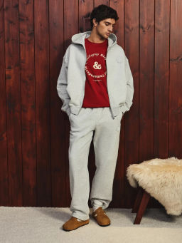 Худи на молнии с нашивкой / Zarina