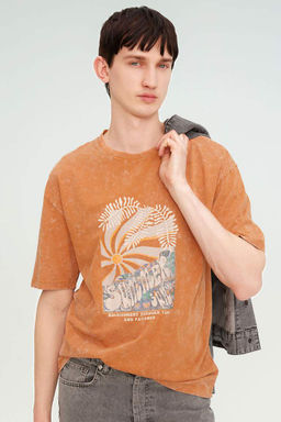 Comfort Fit Bisiklet Yaka Bask?l? Y?kamal? Soluk Efektli K?sa Kollu Tisort - Defacto фото 2