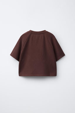 CAMISETA TEXTO RELIEVE CONTRASTE / Burdeos