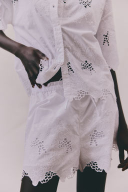 Pantal?n corto con bordado ingl?s - H&m фото 3