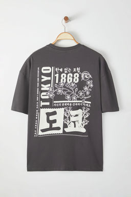 TRENDYOL MAN Lacivert Oversize/Genis Kesim Uzak Dogu Bask?l? K?sa Kol %100 Pamuklu T-Shirt TMNSS23TS00170 - Trendyolmilla фото 8