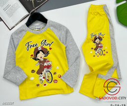 Костюм для девочки с рисунком