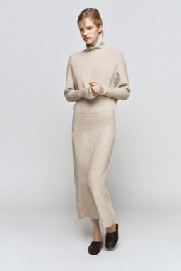 BATWING SLEEVE KNIT DRESS