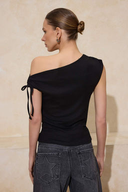 Siyah Fitted/Vucuda Oturan Asimetrik Yaka Kolsuz Yumusak Orme Bluz TWOSS26BZ00046