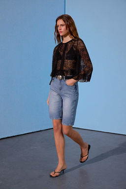Limited Edition Mavi Y_ksek Bel Denim Bermuda TWOSS26SR00061