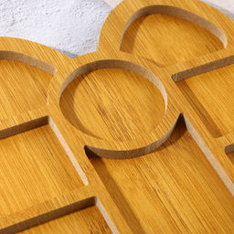 Менажница деревянная новогодняя «Подарок», 28.9×28.9 см