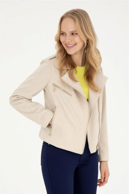 Женская кожаная куртка цвета экрю