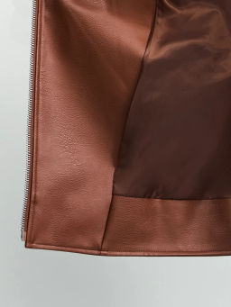 Куртка-косуха прямого силуэта из искусственной кожи / Zarina  фото 10