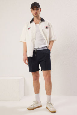 TRENDYOL MAN Lacivert Regular/Normal Kesim Kumas Mix Dokulu Pike Sort & Bermuda TMNSS25SR00029