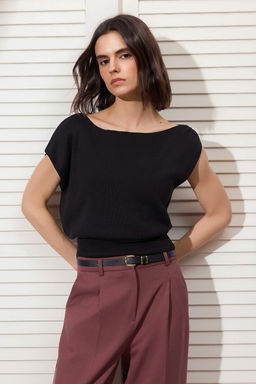 Siyah Yazl?k Ozel Iplik Kay?k Yaka Belden Oturmal? Triko Bluz TWOSS26BZ00313
