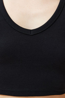 Siyah Fitilli V Yaka Super Crop Esnek Orme Atlet TWOSS24AL00029