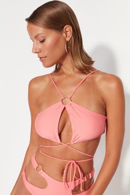 TRENDYOLMILLA Siyah Halter Yaka Aksesuarl? Bikini Ustu TBESS23BU00016  фото 2