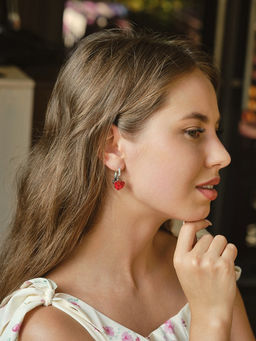 Серьги со стразами Сердце мерцание, бело-красные в серебре