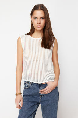 Ekru Triko Gorunumlu Bisiklet Yaka Regular/Normal Kal?p Orme Bluz TWOSS24BZ00504