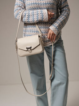 Сумка кожаная через плечо Azaro 3684 ванильное молоко