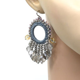 Серьги ручной работы с цирконами в оплетении цв.серый