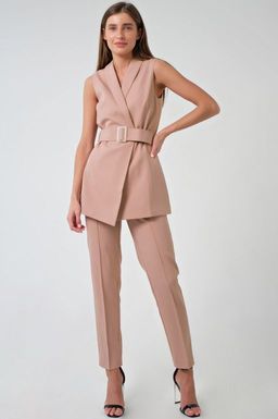 Костюм офисный брючный с жилетом пудровый