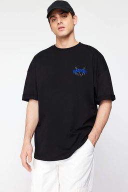 Trendyolmilla Man Siyah Oversize/Genis Kesim S?rt Yaz? Bask?l? %100 Pamuk T-Shirt TMNSS25TS00085  фото 3