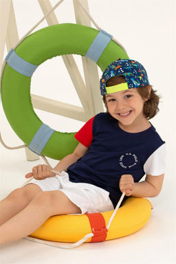 Детская темно-синяя футболка с круглым вырезом Неожиданная скидка в корзине