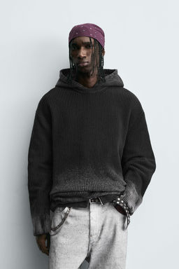 SPRAY EFFECT PRINT SWEATER