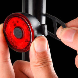 Фонарь задний COMIRON PHAROS корпус: ABS, IP67; свет: 3LED, 80lm CR2032х2. два режима, 15 г, до 100 часов работы в сигнальном режиме /уп 120/480/ - Галеонтрейд фото 7