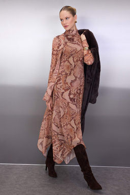 Cok Renkli Bask?l? Sal Detayl? Midi Esnek Tul Orme Elbise TWOAW26EL00160