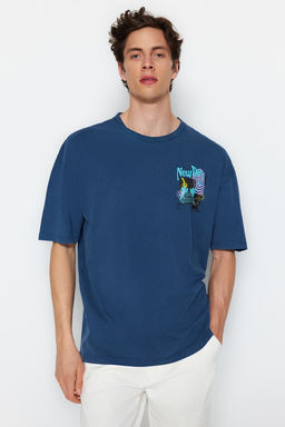 TRENDYOL MAN Indigo Oversize/Genis Kesim Eskitme/Soluk Efekt Mistik Bask?l? %100 Pamuklu T-Shirt TMNSS22TS0838 - Trendyolmilla фото 8