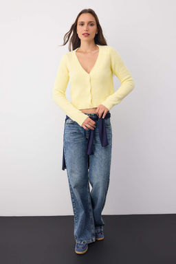 Wardrobe Essentials Sar? Crop Dugme Detayl? Yumusak Dokulu V Yaka Yunlu Triko H?rka TWOAW26HI00013