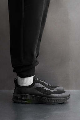 LACELESS RUNNING TRAINERS