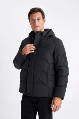 Водоотталкивающее пальто с капюшоном приталенного кроя узкого кроя на молнии с карманом на кнопке