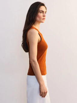 Базовая майка с вырезом халтер TOP0526-23 / Zarina