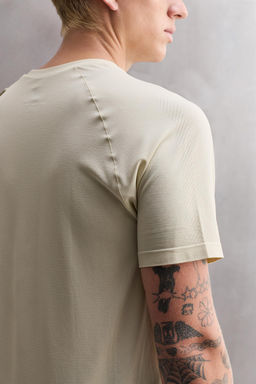 SEAMLESS TECHNICAL T-SHIRT - Zara фото 5