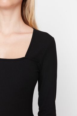 TRENDYOLMILLA Siyah Fitilli Kare Yaka Vucuda Oturan Uzun Kol Y?rtmacl? Midi Elbise TWOAW22EL0871  фото 3