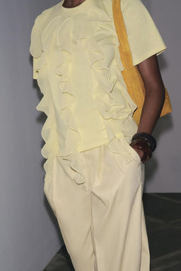 T-SHIRT WITH FRONT RUFFLES - Zara фото 3