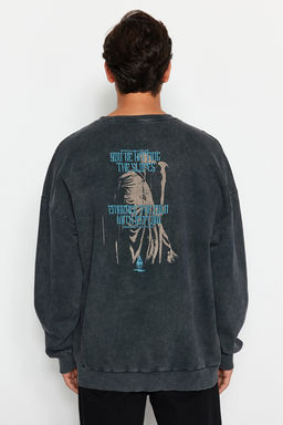 TRENDYOL MAN Antrasit Oversize/Genis Kesim %100 Pamuk Soluk Efektli Mistik Temal? Sweatshirt TMNAW24SW00189 - Trendyolmilla фото 7